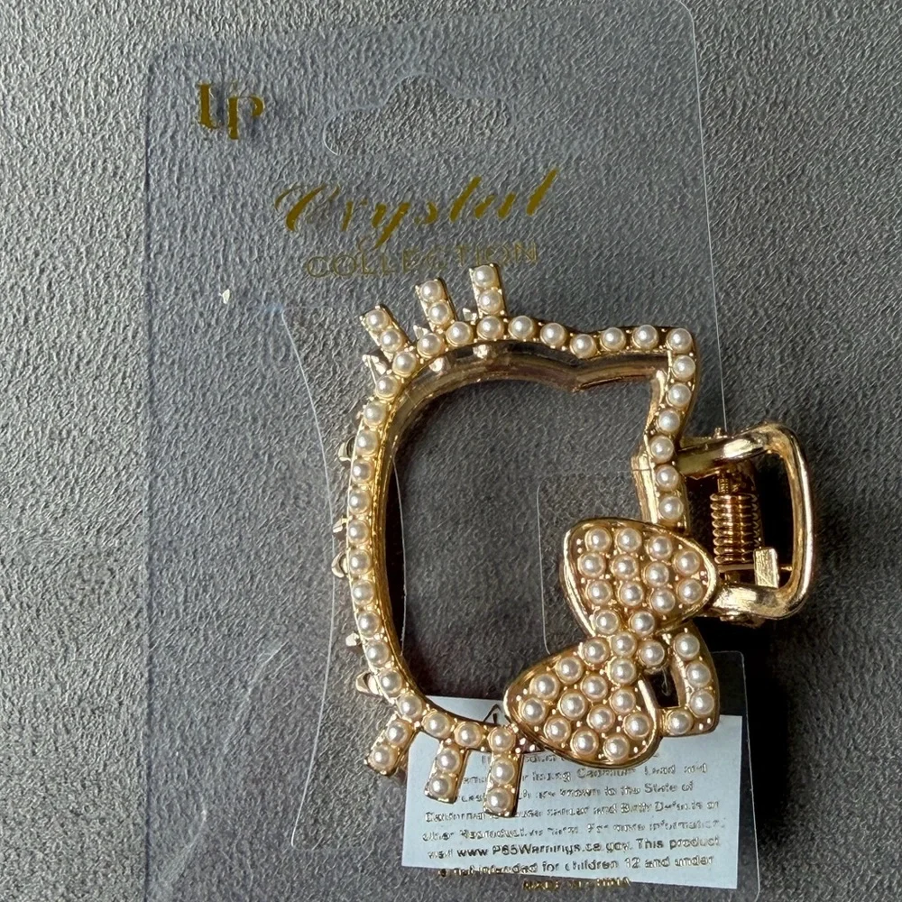 🎀 5 for $25 🎀 Metal hair clip gold tone with faux pearls - Picture 1 of 1